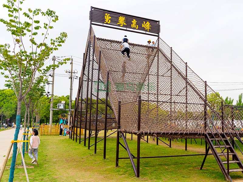 攀爬網(wǎng)_勇攀高峰